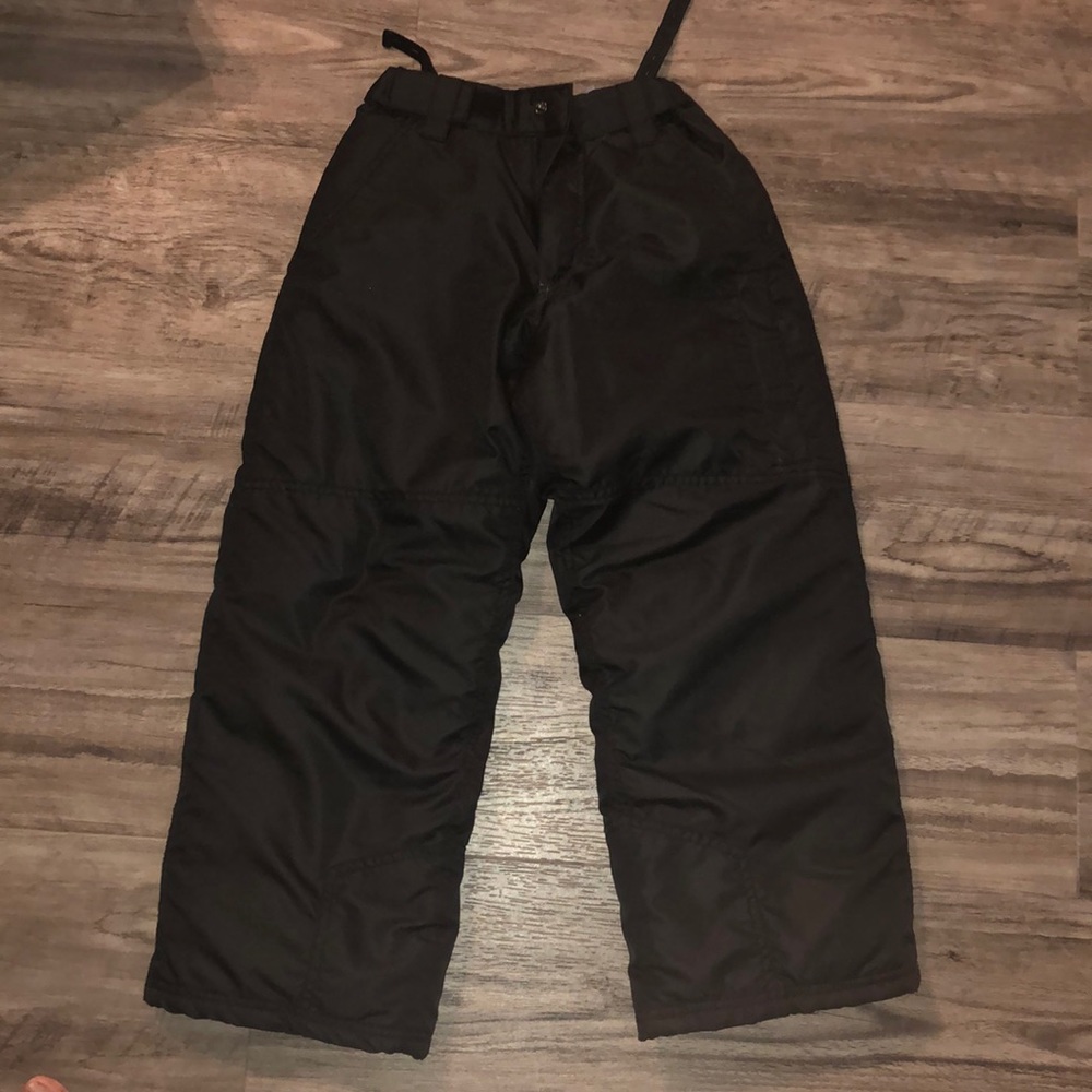 Boys snow pants size M (8)